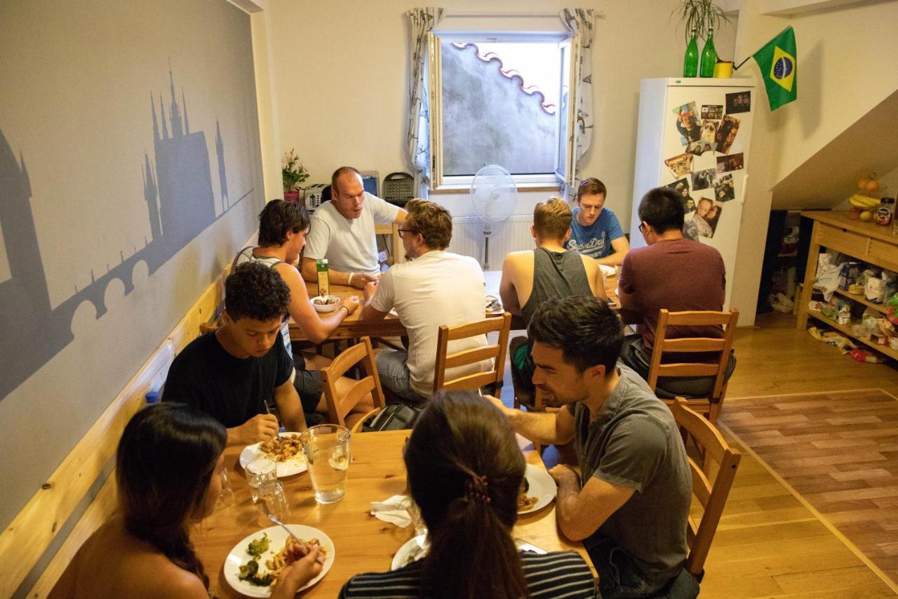 Onefam Miru Hostel Прага Екстериор снимка