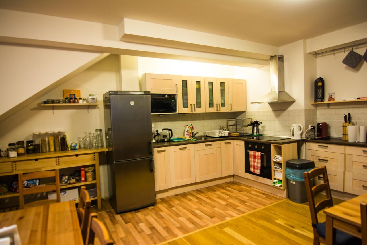 Onefam Miru Hostel Прага Екстериор снимка