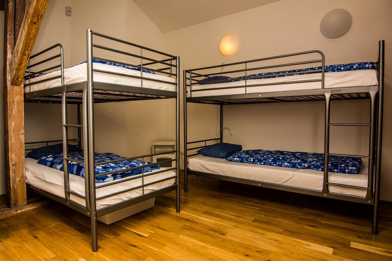 Onefam Miru Hostel Прага Екстериор снимка