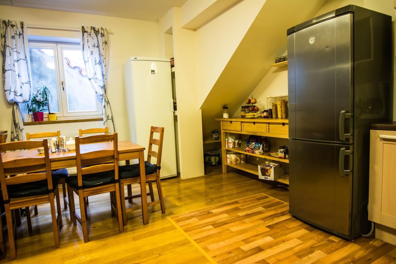 Onefam Miru Hostel Прага Екстериор снимка