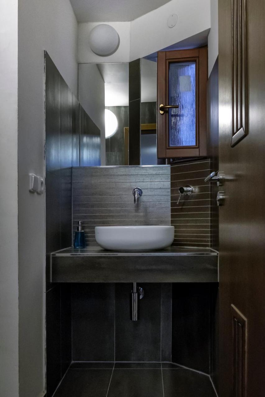 Onefam Miru Hostel Прага Екстериор снимка