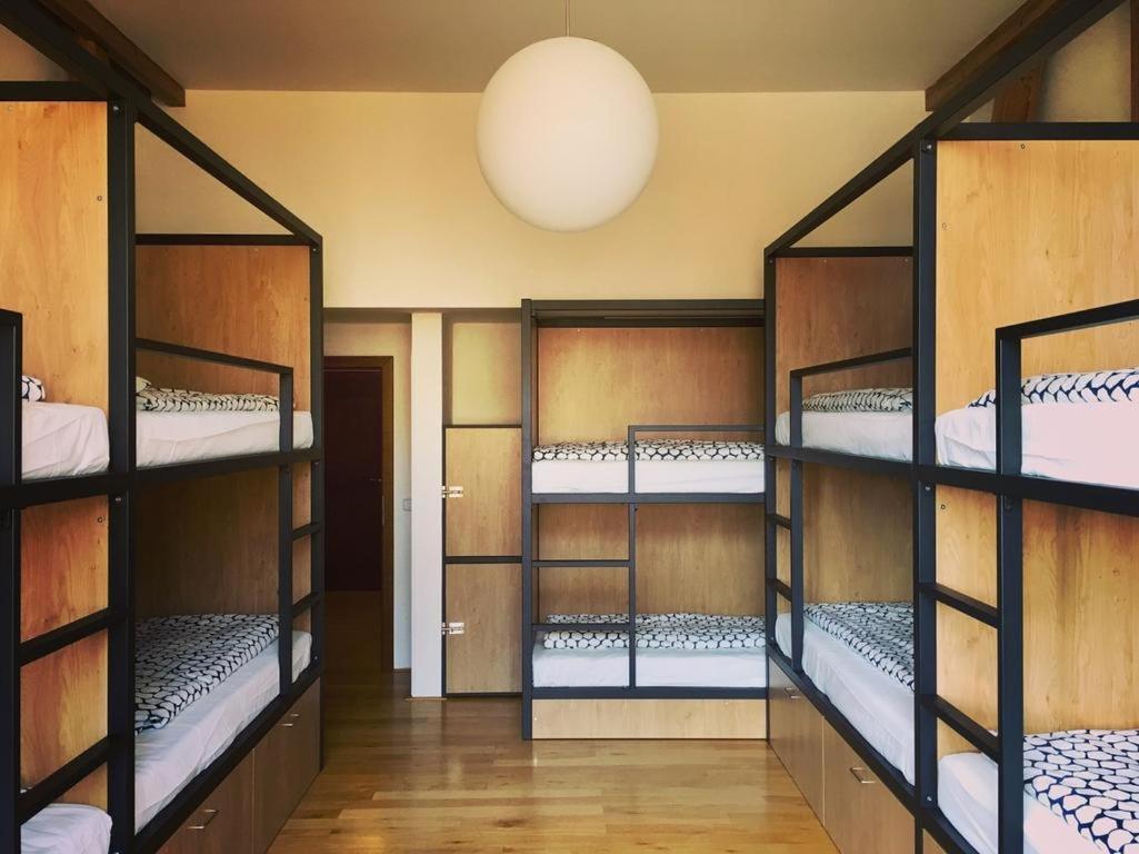 Onefam Miru Hostel Прага Екстериор снимка
