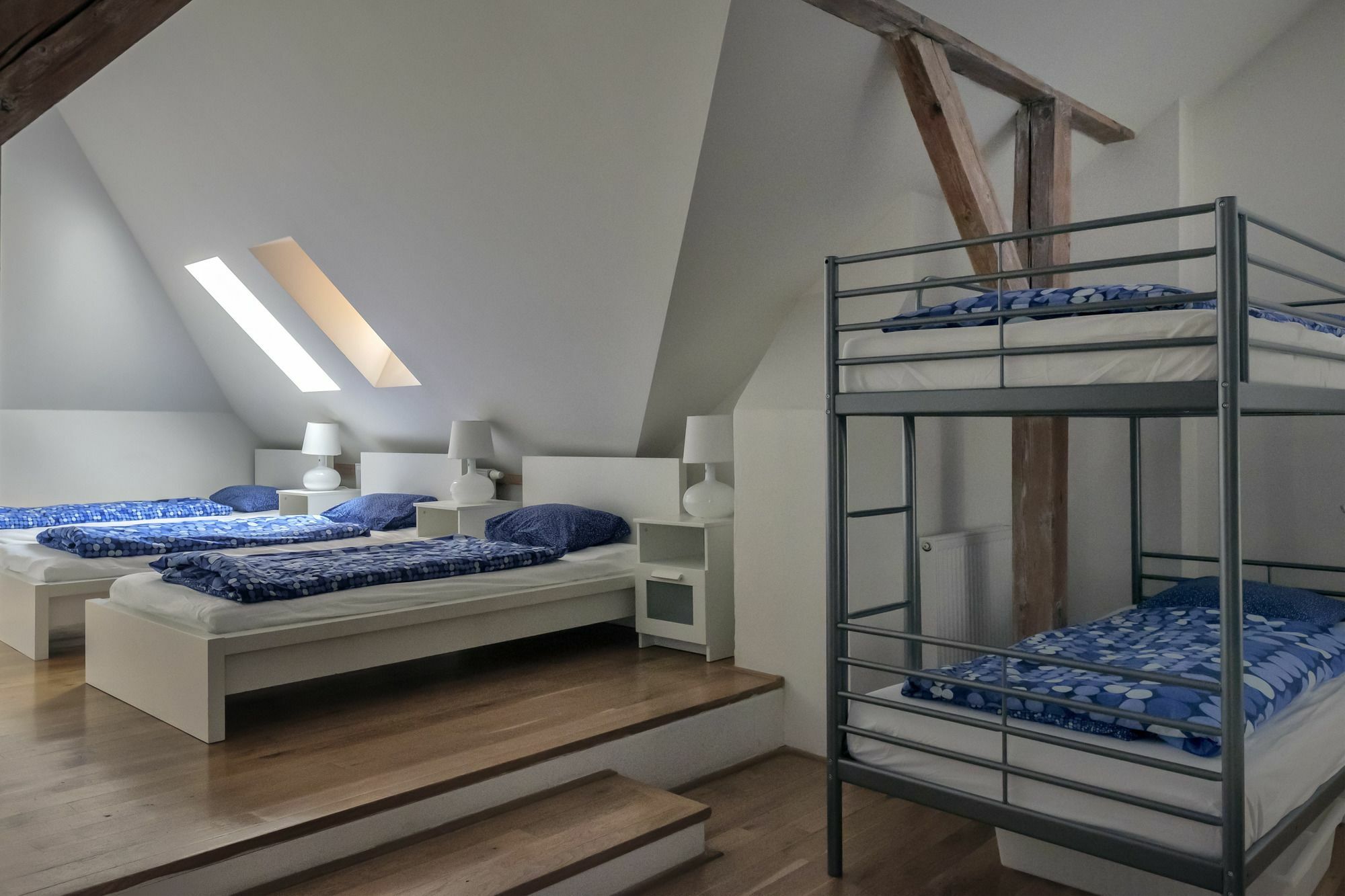 Onefam Miru Hostel Прага Екстериор снимка