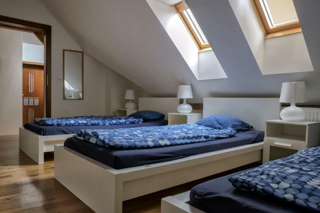 Onefam Miru Hostel Прага Екстериор снимка