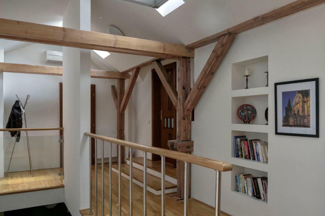 Onefam Miru Hostel Прага Екстериор снимка